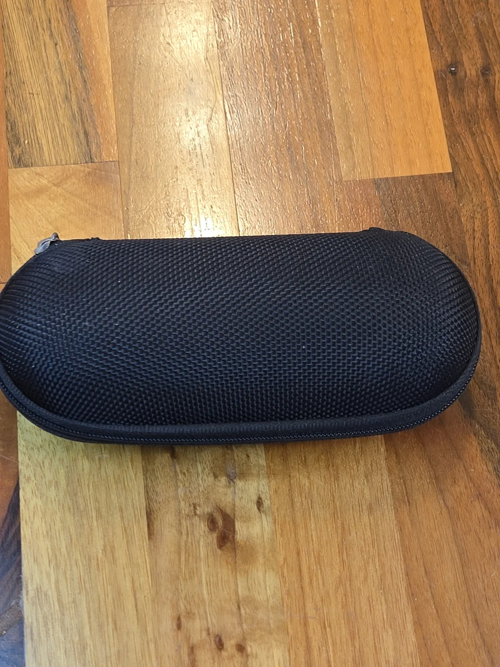 Oakley Small Carbon Fiber Style Hard Sunglasses Case – Purple Logo